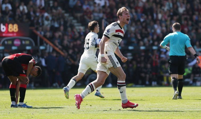Bournemouth 10 kişi kaldı: Manchester United puanı uzatmalarda kurtardı!