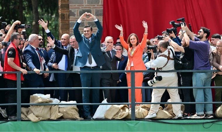 Sekiz ton mesir macunu halka saçıldı