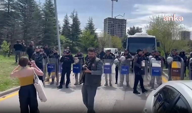 Fakülteye girişlerini güvenlik engelledi! Hacettepe Üniversitesi öğrencilerinden 'aile sempozyumu' protestosu