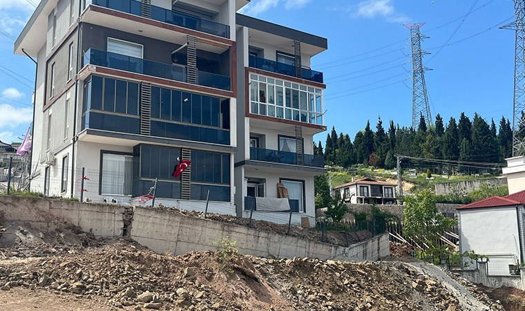 Tahliye edilen binanın önündeki istinat duvarına 'geçici dolgu' yapıldı