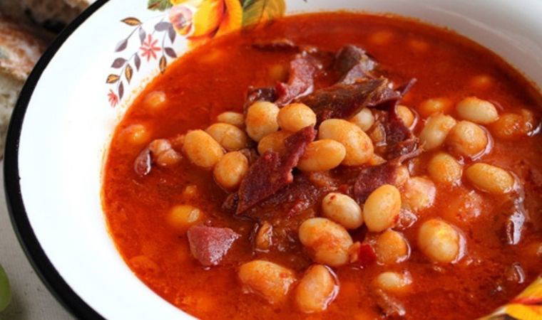 Lokanta usulü pastırmalı kuru fasulye tarifi