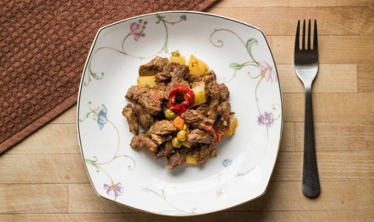 Lokum kıvamında etin enfes lezzeti : Tas kebabı tarifi