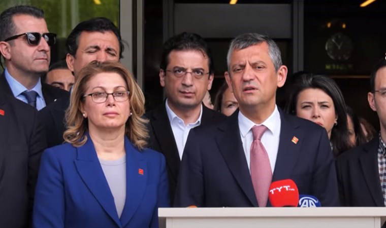 Özgür Özel'den Sırrı Süreyya Önder'in son durumuna ilişkin hastane önünde açıklama