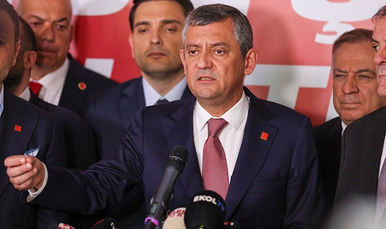 Özgür Özel'den Saraçhane'de 'kayyum' çıkışı: 'Biz bu binadan çıkarsak Türkiye'yi yönetmeye gideriz!'