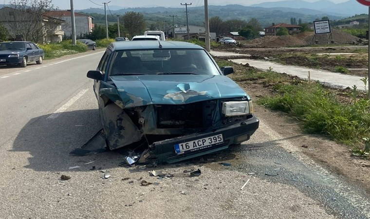 Faciadan dönüldü! Bursa'da traktör ile otomobil çarpıştı: 1’i çocuk, 3 yaralı