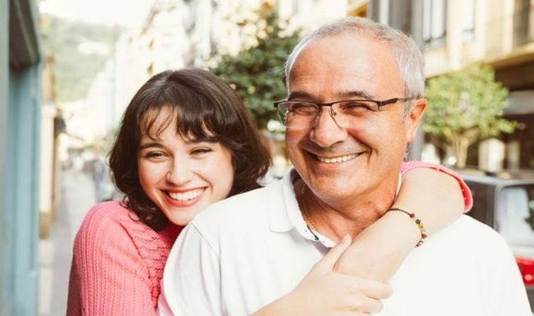 Babasıyla arasında özel bir bağ bulunan 3 kadın burcu: Bu kadınlar her şeyin önüne babasını koyuyor
