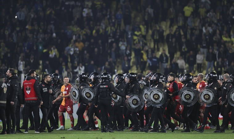 Fenerbahçe - Galatasaray derbisinde 43 kişi hakkında işlem başlatıldı!