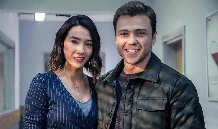 Aybüke Pusat'ın dizideki partneri Tolga Sarıtaş'tan tepki çeken adım!