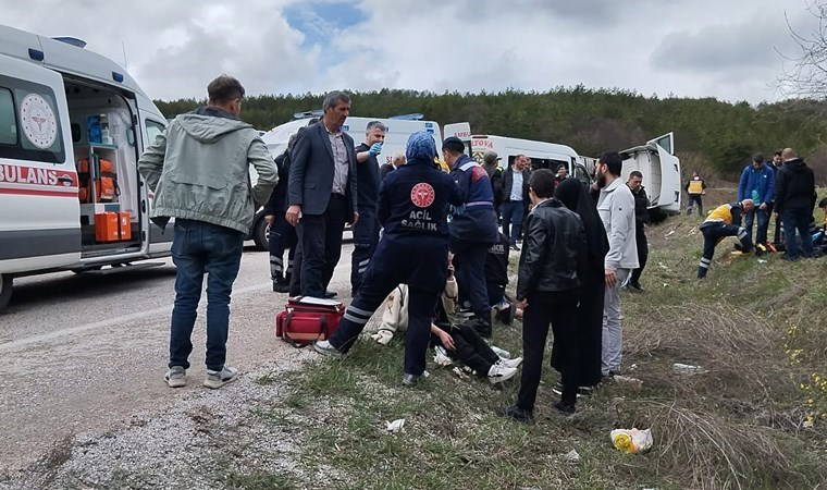 TIR ile minibüs çarpıştı: Yaralılar var!