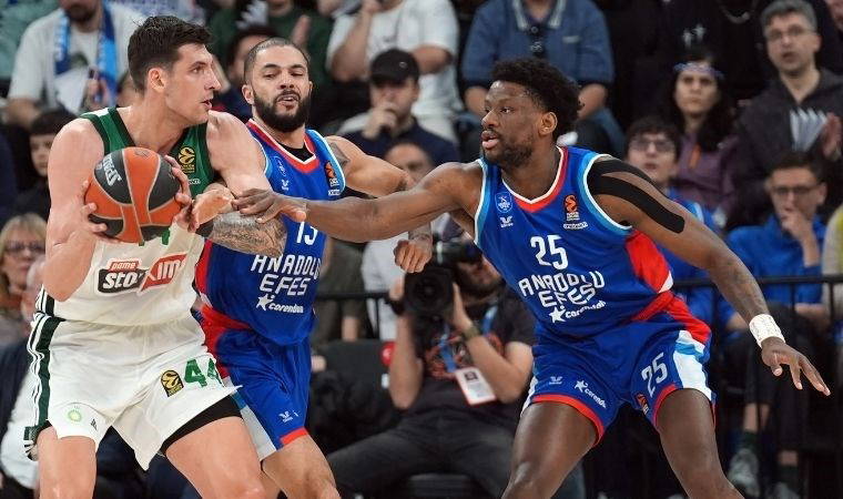 Anadolu Efes evinde Panathinaikos'u durduramadı! Seride geriye düştük...
