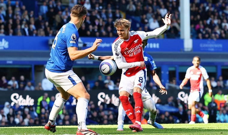 Arsenal'e Everton çelmesi!