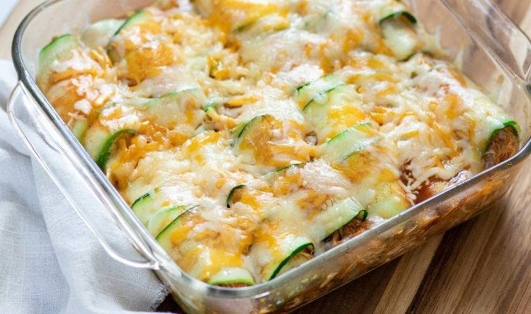 Akşam yemeğine sağlıklı ve tok tutan enfes lezzet: Kabak enchilada tarifi