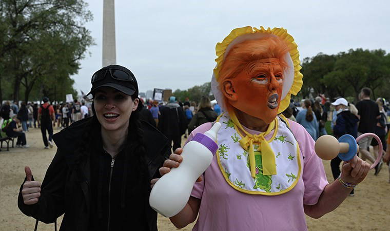 Binlerce kişi sokağa çıktı