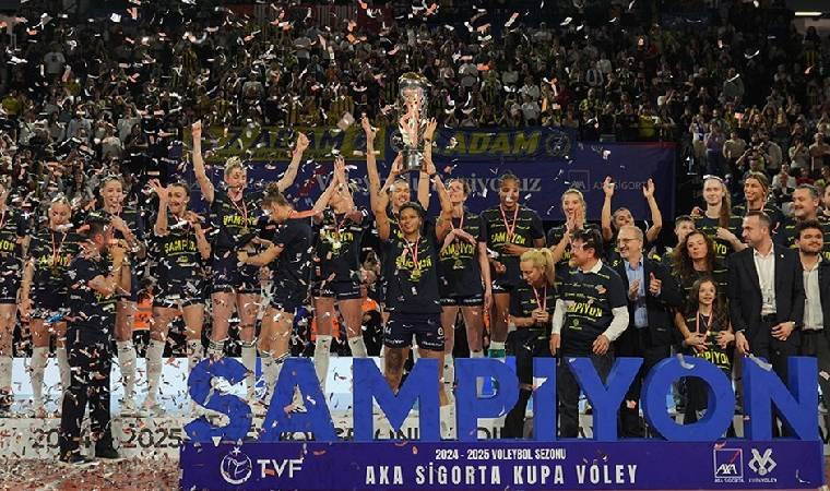 Finalde Eczacıbaşı Dynavit’i 3-0 yenip Kupa Voley’de şampiyon oldu: Kupa Fenerbahçe’nin
