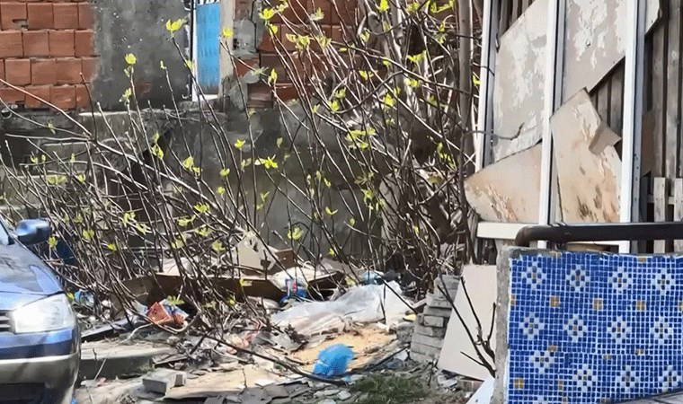 İstanbul'da korkunç cinayet: Tartıştığı arkadaşını öldürüp boş araziye attı!