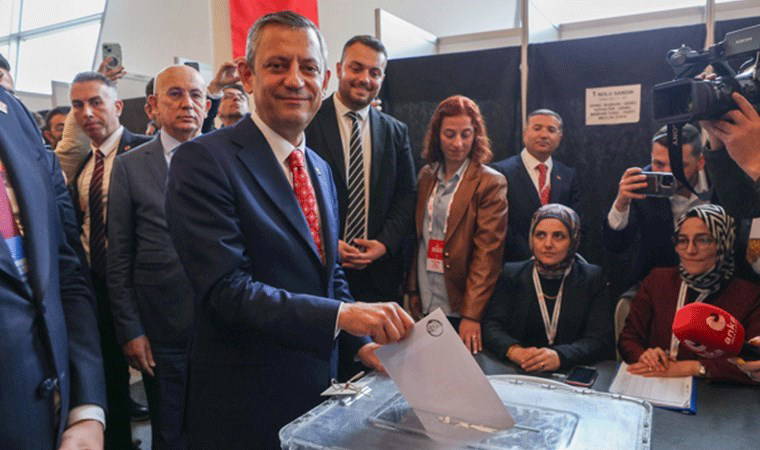 Son Dakika... CHP Olağanüstü kurultayı: Özgür Özel yeniden genel başkan!