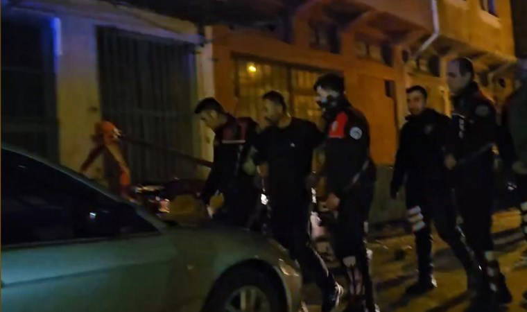 İntihara kalkışan kişi ile polis arasında ilginç diyalog: Benzin dolu bidonu bırakıp vazgeçti