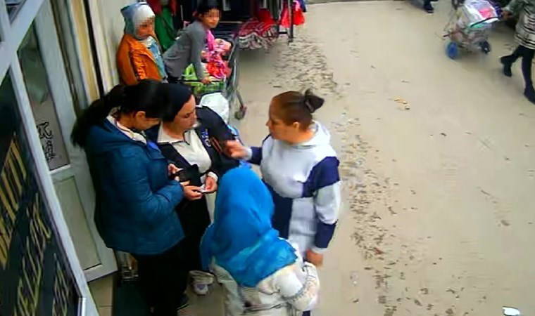 Telefonu çaldı kılıftaki 200 doları alıp, sahibine geri verdi!