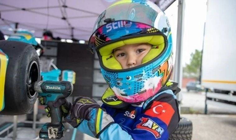 5 yaşındaki Zayn Sofuoğlu, İngiltere'deki karting yarışlarında podyuma çıktı