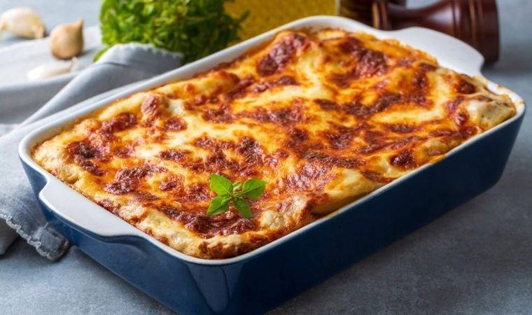 Akşam yemeğine bol soslu bir lezzet şöleni: Kıbrıs usulü fırın makarna tarifi