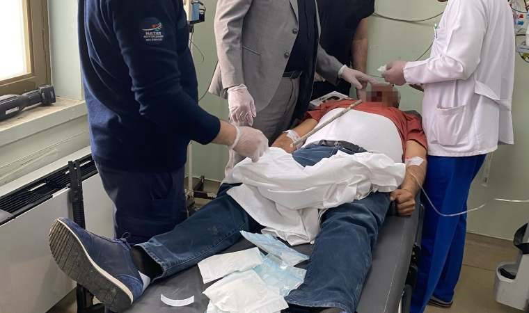 Şantiyede ayağı kayıp düşen işçinin yüzüne inşaat demiri saplandı