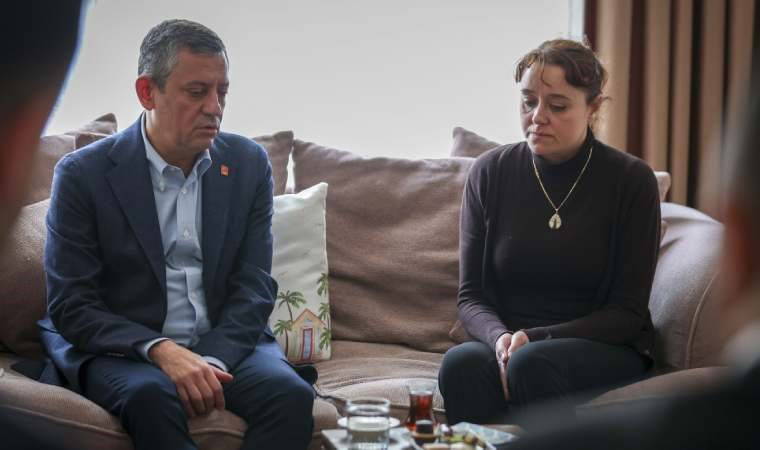CHP Genel Başkanı Özgür Özel, öldürülen Mattia Ahmet Minguzzi'nin ailesine ziyaret etti