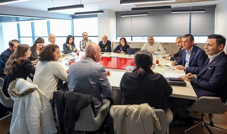 Özgür Özel, tutuklu gençlerin aileleriyle bir araya geldi