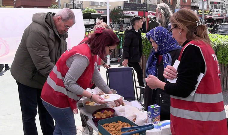 TİP, Karşıyaka'da 'Boykot Kafe' kurdu: Ev yapımı börek, kek ve çay...