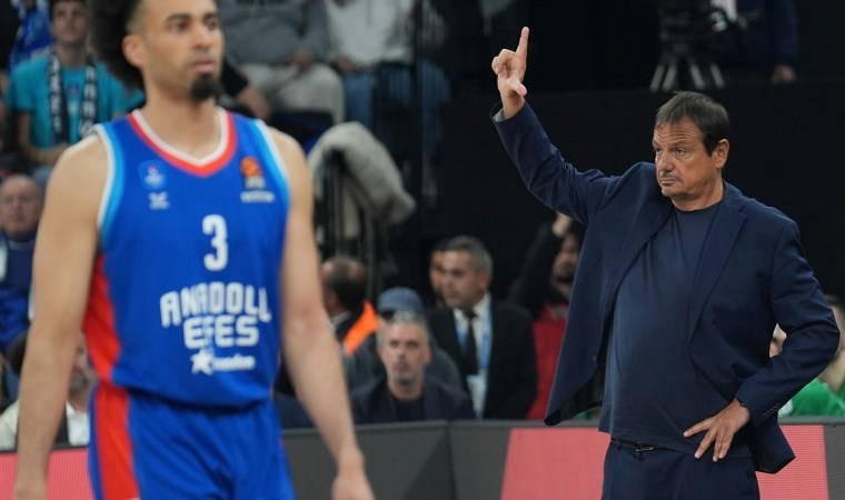 Ergin Ataman'dan Anadolu Efes açıklaması: 'Savaşmaya devam etmemiz lazım'