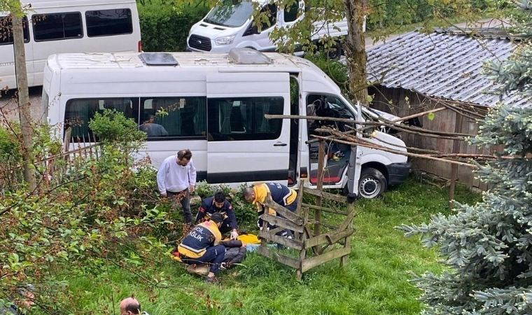 İşçi servisi, cip ve ağaca çarptı: 8 yaralı
