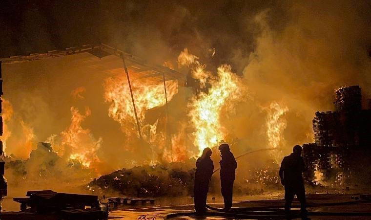 Bursa’da palet fabrikasında korkutan yangın!