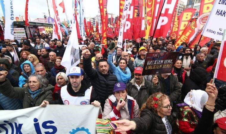 Binler 1 Mayıs için Kadıköy'de: 'Başka bir hayat mümkün'