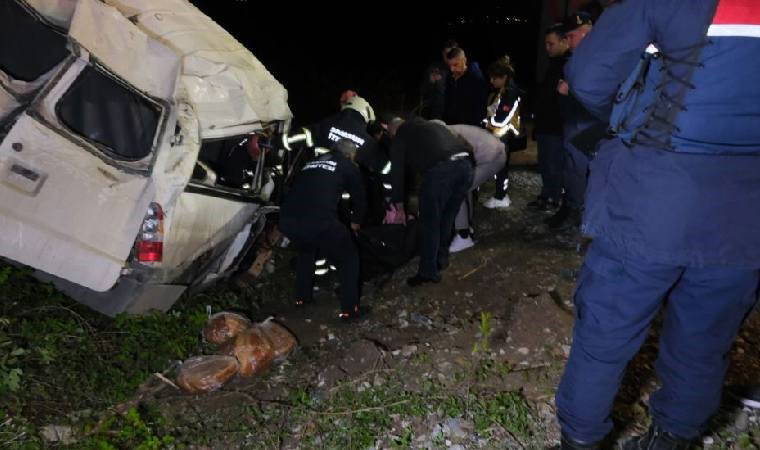 Samsun'da minibüs şarampole devrildi: Ölü ve yaralılar var!
