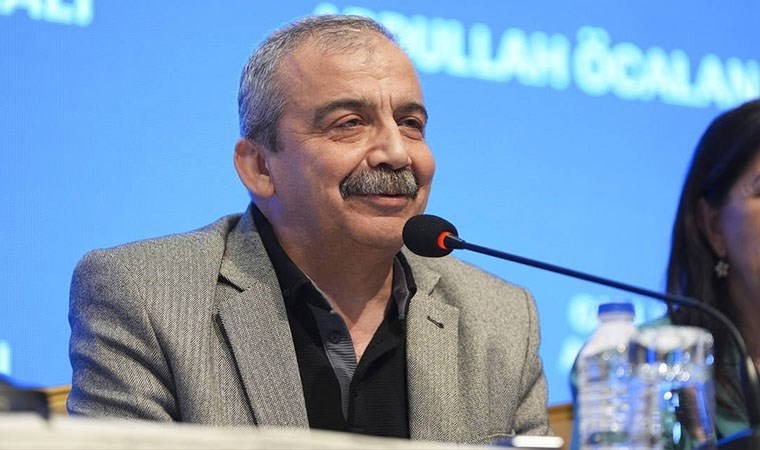 Sırrı Süreyya Önder hangi filmleri yönetti? Sırrı Süreyya Önder hangi dizi ve filmlerde oynadı?