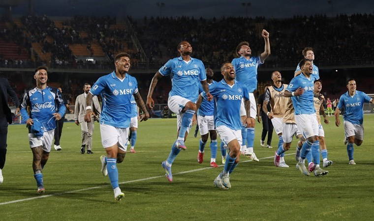 Napoli, şampiyonluk yarışında hata yapmadı!