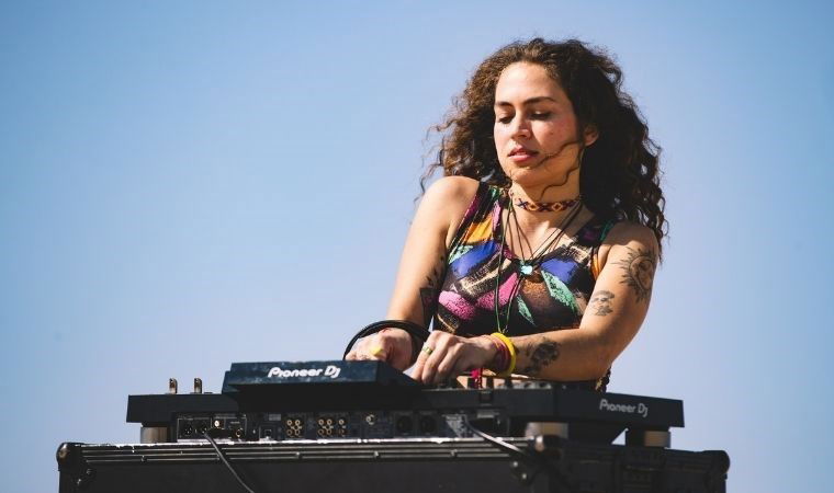 Adım adım DJ kabinine