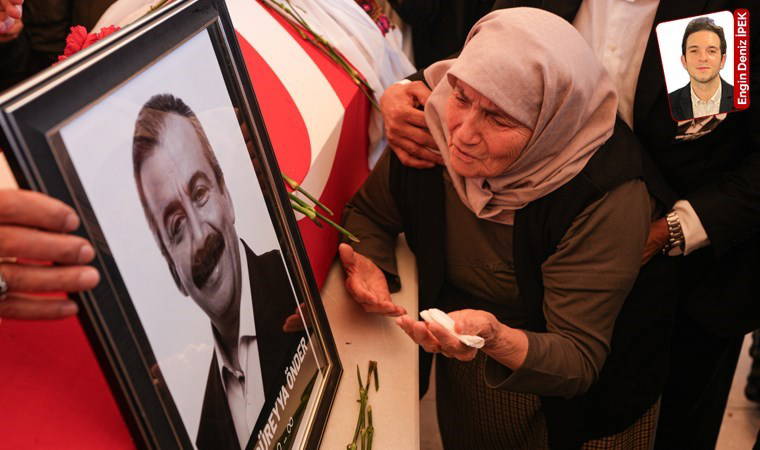 Sırrı Süreyya Önder son yolculuğuna uğurlandı... Annesi tabutu başında ağıtlar yaktı: Cenaze namazını İhsan Eliaçık kıldırdı