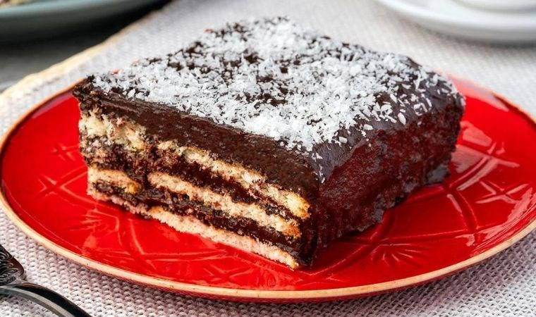 Hem ekonomik hem lezzetli: 3 malzemeli bisküvili pasta tarifi