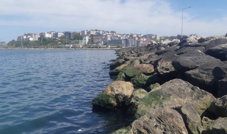 Bandırma’da sahildeki kayalıklar arasında ceset bulundu