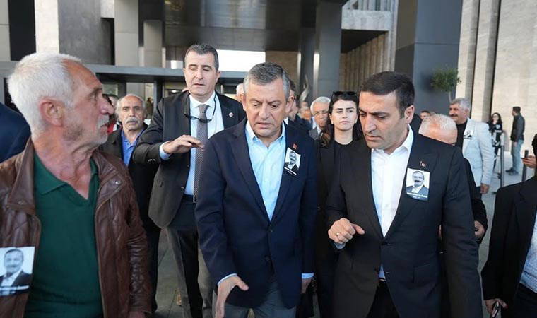 Özgür Özel'e yumruklu saldırı... CHP'li Murat Bakan tek tek sıraladı: 'Saldırının arkasındaki tüm karanlık ilişkileri...'