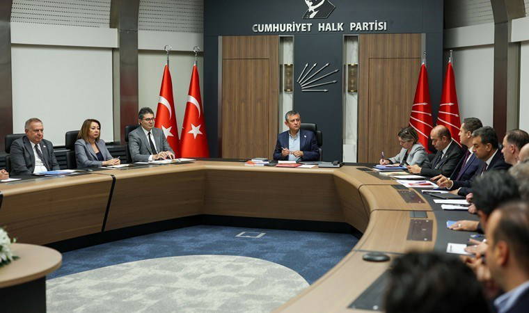Yumruklu saldırının ardından… Özgür Özel’den ‘koruma zafiyeti’ açıklaması