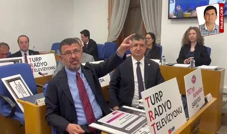 TBMM Plan ve Bütçe Komisyonu’ndaki görüşmelerde CHP’lilerden pankartlarla protesto: ‘Turp Radyo Televizyonu’