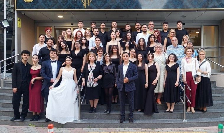 “Esintiler” şiir ve müzik dinletisi ayakta alkışlandı