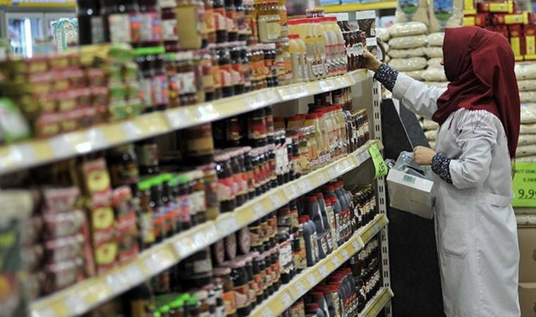 'Market çalışanını gizlice fotoğrafladı' iddiası: Gözaltına alınırken intihara kalkıştı