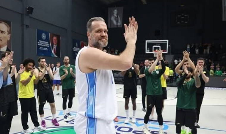 Eski milli oyuncu Oğuz Savaş basketbol kariyerini noktaladı!