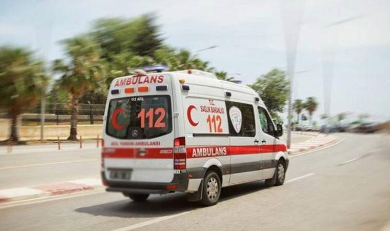 Antalya'da feci kaza... Araç direğe çarptı: Ölü ve yaralılar var!