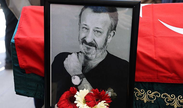 Usta sanatçı Naşit Özcan, son yolculuğuna uğurlandı