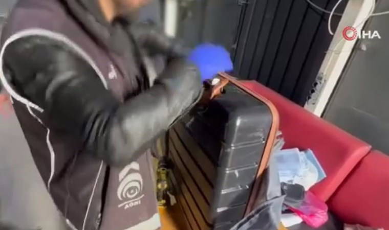 Valiz tabanına zulalanmış 8 kilo metamfetamin yakalandı