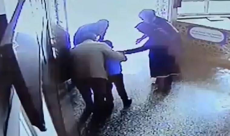 Nefes borusuna yemek parçası kaçtı, öğretmeni kurtardı!