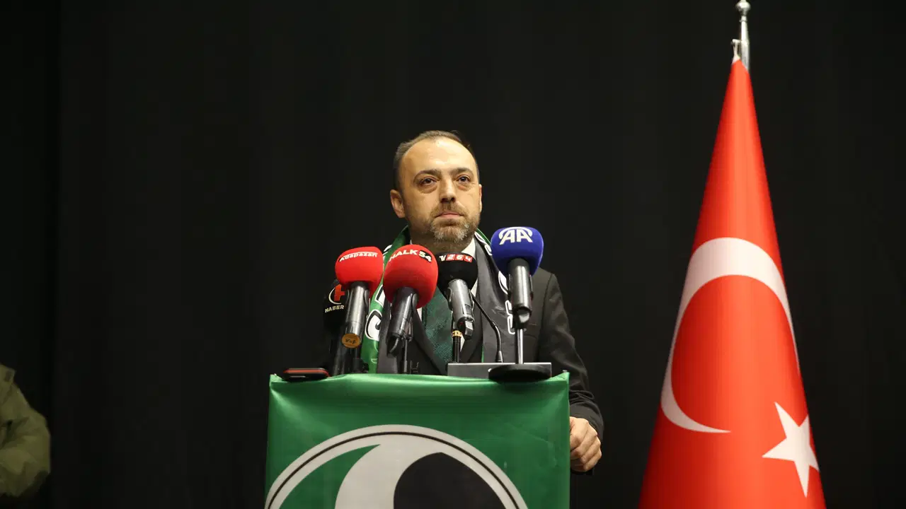 Sakaryaspor'un yeni başkanı Enes Zengin oldu